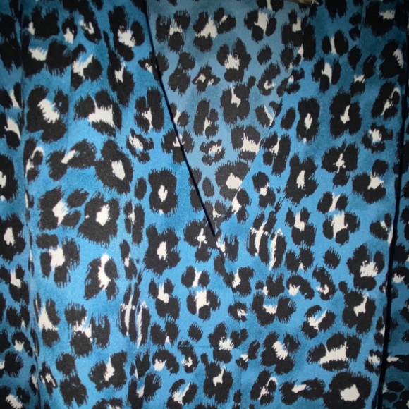 NWT Animal Print V-Neck Blouse Tank Top - Picture 9 of 12